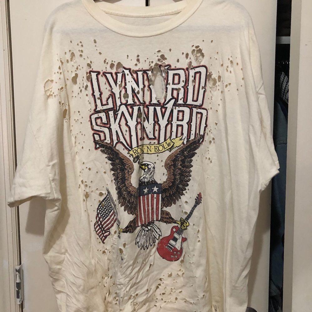 LYNARD SKYNARD BAND TEE DISTRESSED